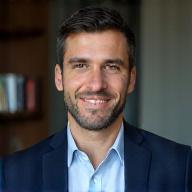 Kép a cég alapítójáról és vezérigazgatójáról